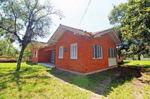 Casa em Porto Alegre, no bairro Ipanema, com 6 dormitório(s), à venda.