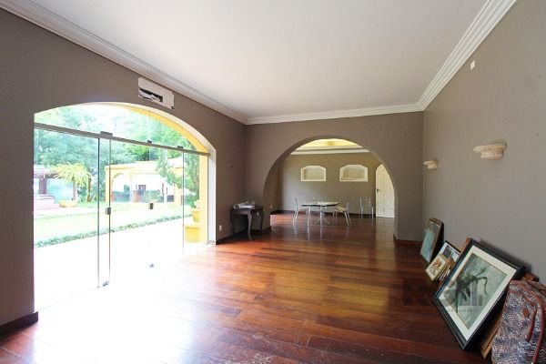 Casa em Porto Alegre, no bairro Pedra Redonda, com 7 dormitório(s), e 7 banheiros, à venda.