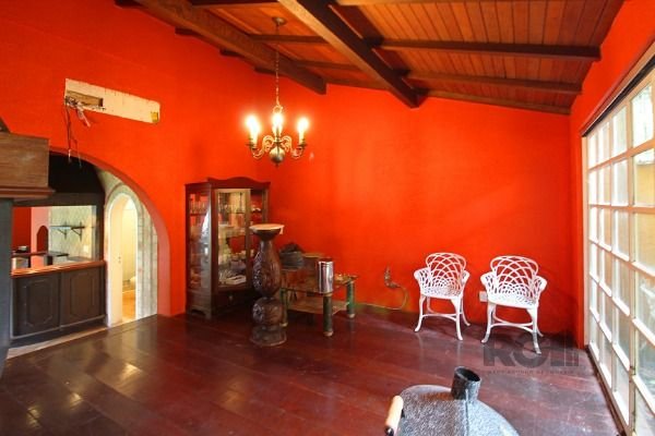 Casa em Porto Alegre, no bairro Pedra Redonda, com 7 dormitório(s), e 7 banheiros, à venda.