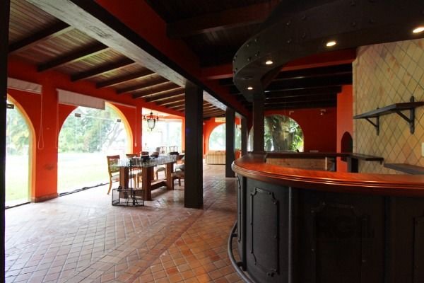 Casa em Porto Alegre, no bairro Pedra Redonda, com 7 dormitório(s), e 7 banheiros, à venda.