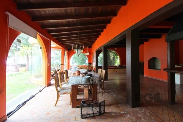 Casa em Porto Alegre, no bairro Pedra Redonda, com 7 dormitório(s), e 7 banheiros, à venda.