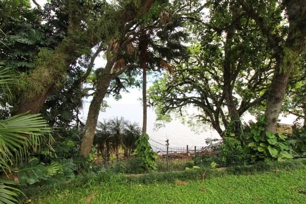 Casa em Porto Alegre, no bairro Pedra Redonda, com 7 dormitório(s), e 7 banheiros, à venda.