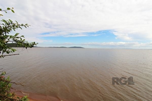 Casa em Porto Alegre, no bairro Pedra Redonda, com 7 dormitório(s), e 7 banheiros, à venda.