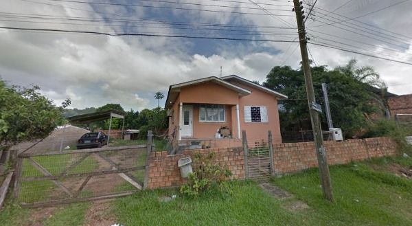 Casa em Porto Alegre, no bairro Lomba do Pinheiro, com 2 dormitório(s), e 2 banheiros, à venda.