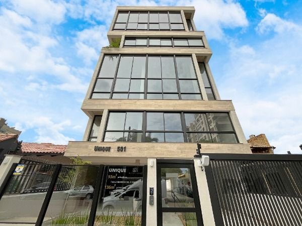 Apartamento com 94m², 3 dormitórios, 1 suíte, 2 vagas no bairro Tristeza em Porto Alegre para Comprar