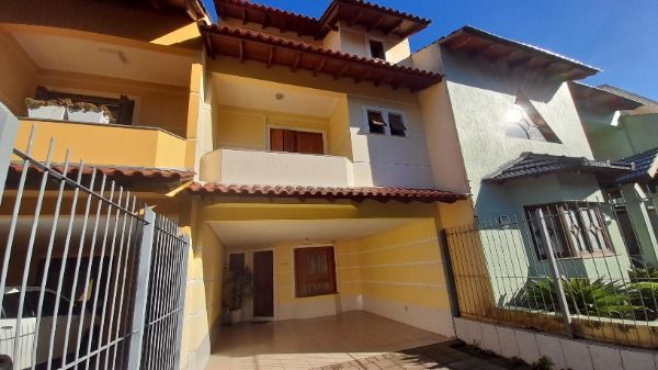 Casa com 192m², 3 dormitórios, 1 suíte, 4 vagas no bairro Espirito Santo em Porto Alegre para Comprar