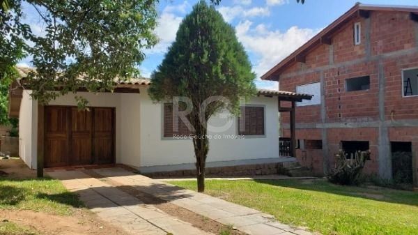 Casa com 50m², 2 dormitórios, 2 vagas no bairro Hípica em Porto Alegre para Comprar