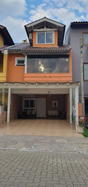 Casa com 177m², 3 dormitórios, 1 suíte, 2 vagas no bairro Jardins Do Prado em Porto Alegre para Comprar