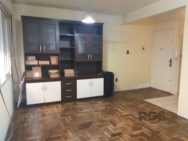 Apartamento JK em Porto Alegre, no bairro Jardim Leopoldina, com 1 dormitório(s), e 1 banheiros, à venda.
