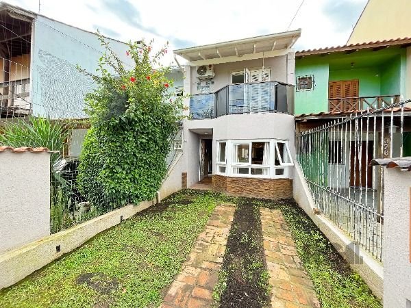 Casa com 83m², 2 dormitórios, 2 suítes, 2 vagas no bairro Nova Ipanema em Porto Alegre para Comprar