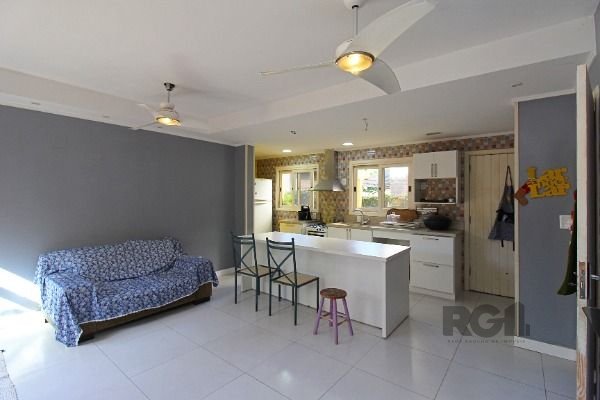 Casa Condominio em Porto Alegre, no bairro Cavalhada, com 4 dormitório(s), e 4 banheiros, à venda.