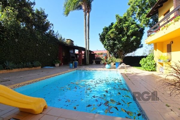 Casa Condominio em Porto Alegre, no bairro Cavalhada, com 4 dormitório(s), e 4 banheiros, à venda.