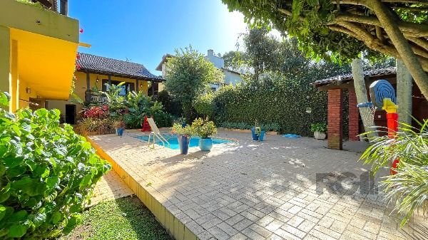 Casa Condominio em Porto Alegre, no bairro Cavalhada, com 4 dormitório(s), e 4 banheiros, à venda.