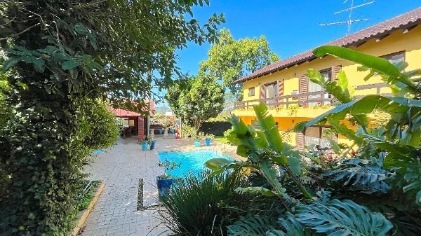 Casa Condominio em Porto Alegre, no bairro Cavalhada, com 4 dormitório(s), e 4 banheiros, à venda.