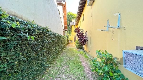 Casa Condominio em Porto Alegre, no bairro Cavalhada, com 4 dormitório(s), e 4 banheiros, à venda.