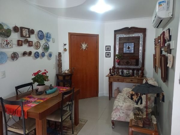 Apartamento com 111m², 2 dormitórios, 1 vaga no bairro Cavalhada em Porto Alegre para Comprar