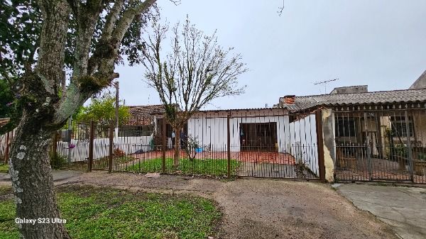Casa com 100m², 3 dormitórios, 2 vagas no bairro Restinga Nova em Porto Alegre para Comprar