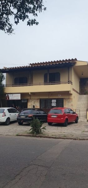 Casa com 300m², 3 dormitórios, 1 suíte, 4 vagas no bairro Cavalhada em Porto Alegre para Comprar