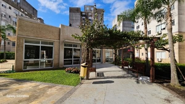 Apartamento com 46m², 2 dormitórios, 1 vaga no bairro Cavalhada em Porto Alegre para Comprar