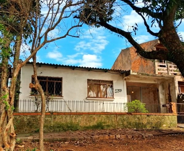 Casa com 100m², 3 dormitórios, 4 vagas no bairro Cavalhada em Porto Alegre para Comprar