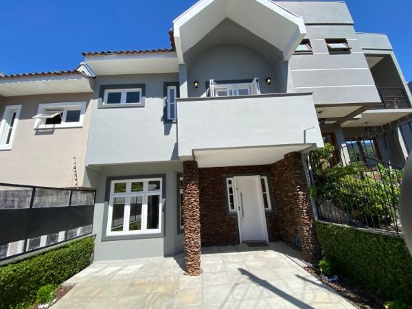Casa com 156m², 3 dormitórios, 1 suíte, 2 vagas no bairro Ipanema em Porto Alegre para Comprar