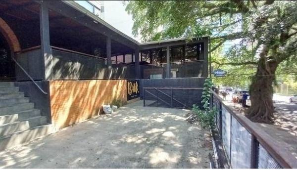 Casa Comercial em Porto Alegre, no bairro Moinhos de Vento, e 0 banheiros, à venda.