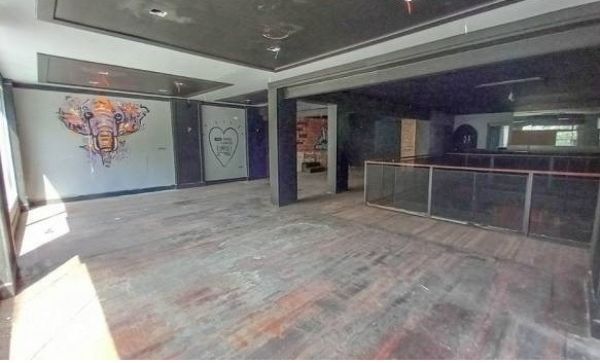 Casa Comercial em Porto Alegre, no bairro Moinhos de Vento, e 0 banheiros, à venda.
