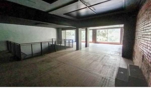 Casa Comercial em Porto Alegre, no bairro Moinhos de Vento, e 0 banheiros, à venda.