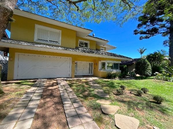 Casa no Jardim do Sol com 4D, sendo 2 suítes e 4 vagas de garagem