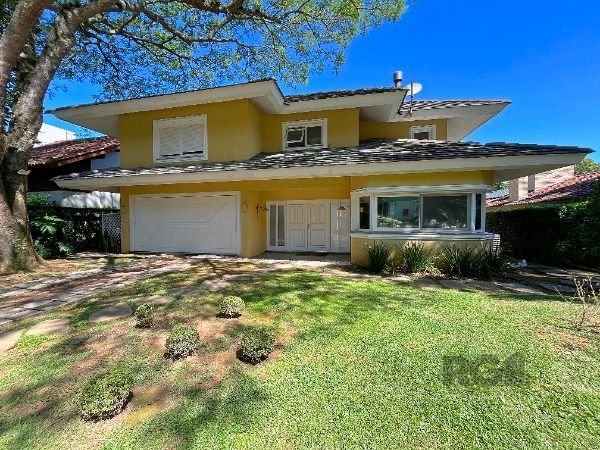 Casa no Jardim do Sol com 4D, sendo 2 suítes e 4 vagas de garagem