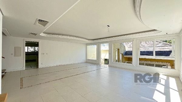 Casa no Jardim do Sol com 4D, sendo 2 suítes e 4 vagas de garagem