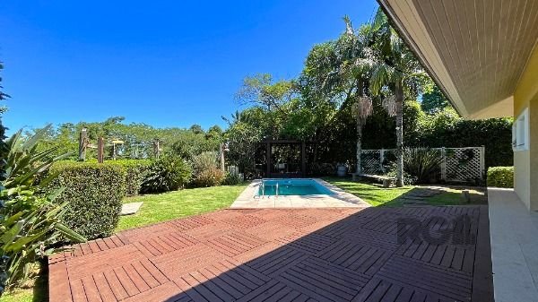 Casa no Jardim do Sol com 4D, sendo 2 suítes e 4 vagas de garagem