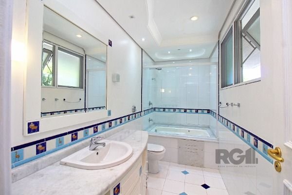 Casa no Jardim do Sol com 4D, sendo 2 suítes e 4 vagas de garagem