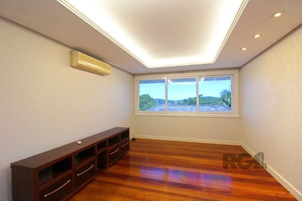 Casa no Jardim do Sol com 4D, sendo 2 suítes e 4 vagas de garagem