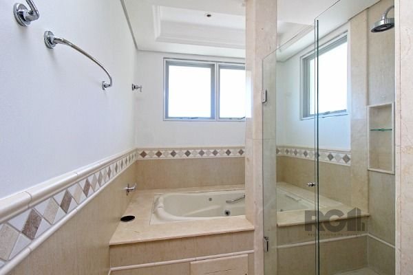 Casa no Jardim do Sol com 4D, sendo 2 suítes e 4 vagas de garagem