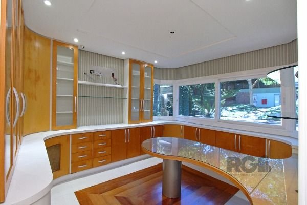 Casa no Jardim do Sol com 4D, sendo 2 suítes e 4 vagas de garagem
