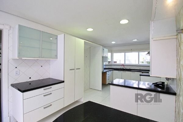 Casa no Jardim do Sol com 4D, sendo 2 suítes e 4 vagas de garagem
