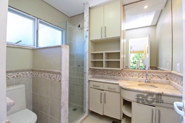 Casa no Jardim do Sol com 4D, sendo 2 suítes e 4 vagas de garagem