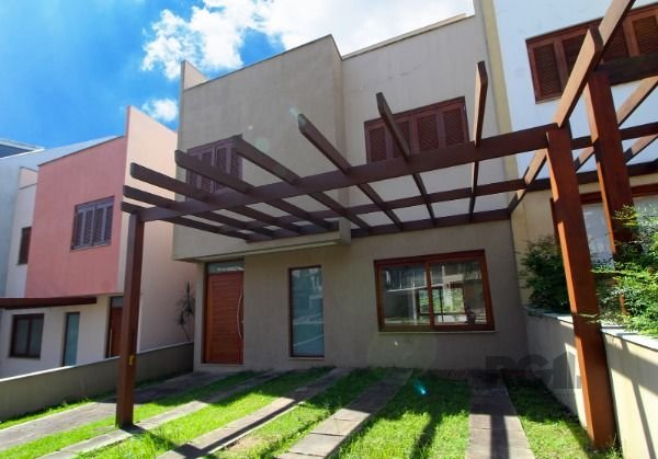 Casa Condominio com 224m², 3 dormitórios, 1 suíte, 2 vagas no bairro Vila Nova em Porto Alegre para Comprar