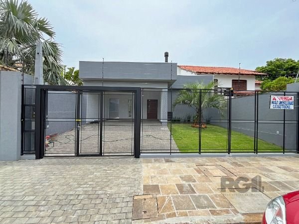 Casa com 200m², 3 dormitórios, 2 suítes, 2 vagas no bairro Ipanema em Porto Alegre para Comprar