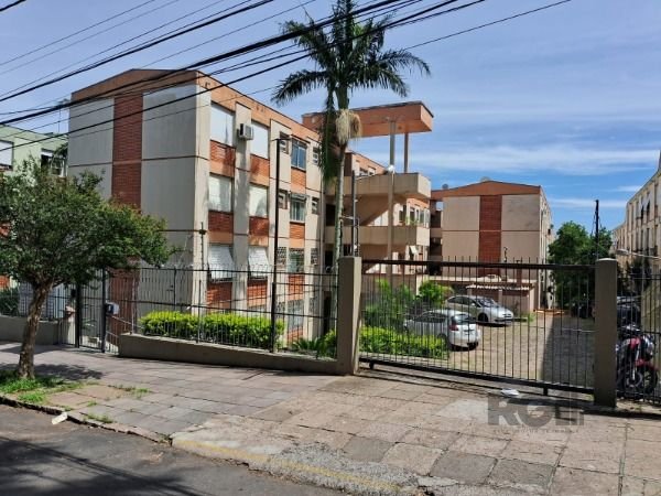 Apartamento com 53m², 2 dormitórios, 1 vaga no bairro Cristal em Porto Alegre para Comprar