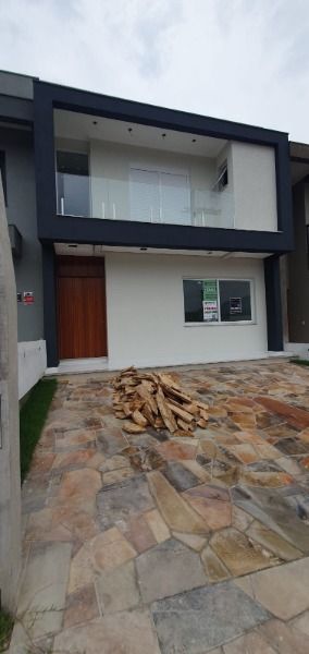 Casa com 162m², 3 dormitórios, 2 suítes, 2 vagas no bairro Hípica em Porto Alegre para Comprar