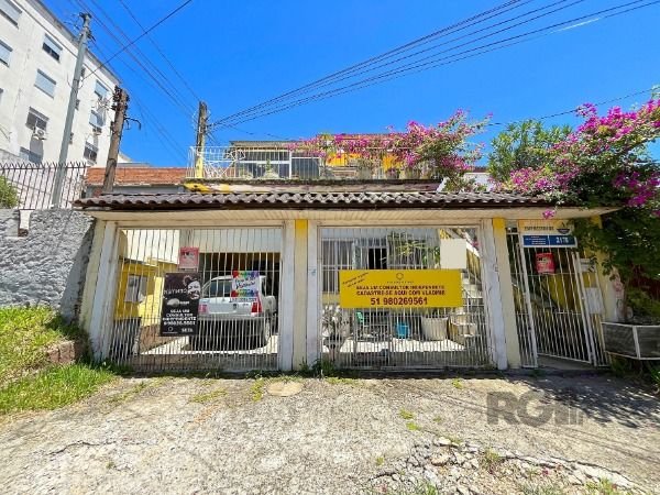 Casa com 140m², 2 dormitórios, 1 vaga no bairro Jardim Itu em Porto Alegre para Comprar