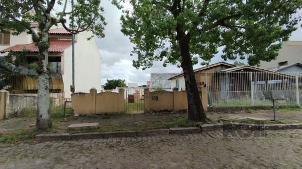 Terreno com 300m² no bairro Espirito Santo em Porto Alegre para Comprar