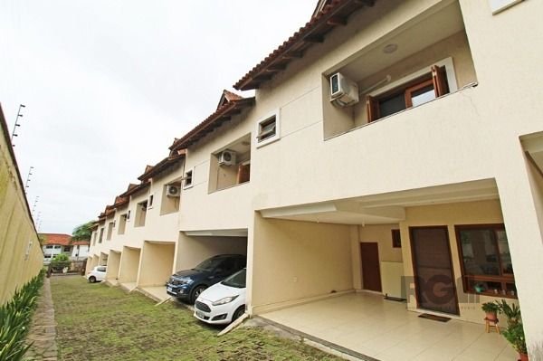 Casa Condominio com 133m², 2 dormitórios, 2 vagas no bairro Tristeza em Porto Alegre para Comprar