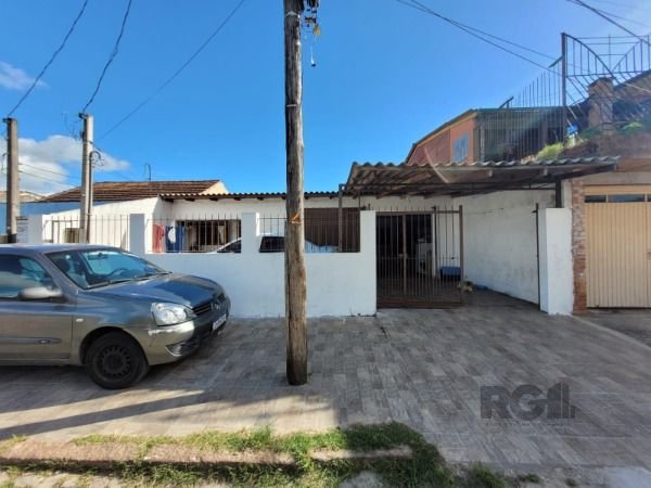 Casa com 130m², 3 dormitórios, 3 vagas no bairro Restinga em Porto Alegre para Comprar