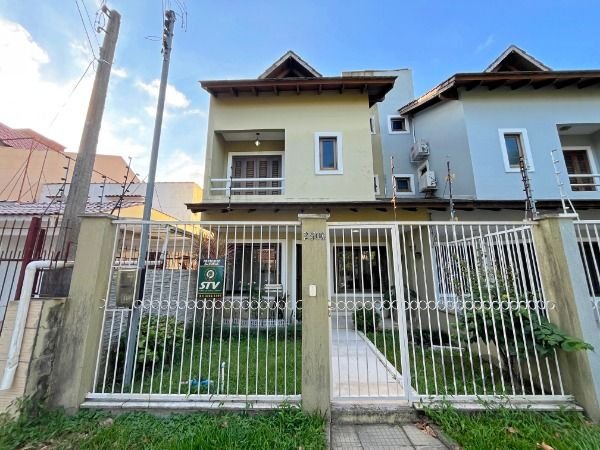 Casa com 158m², 3 dormitórios, 1 suíte, 2 vagas no bairro Tristeza em Porto Alegre para Comprar