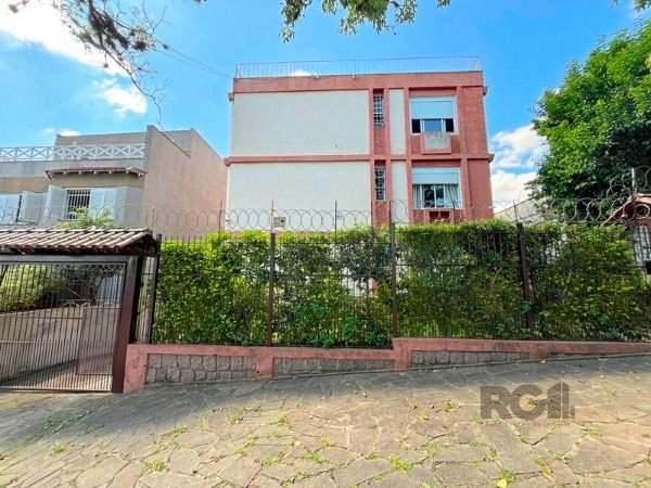 Apartamento à venda com 77m², 3 quartos, 1 vaga no bairro Medianeira em Porto Alegre