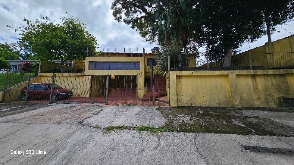 Casa com 200m², 3 dormitórios, 1 suíte, 3 vagas no bairro Belém Novo em Porto Alegre para Comprar