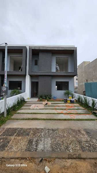 Casa com 120m², 3 dormitórios, 1 suíte, 2 vagas no bairro Hípica em Porto Alegre para Comprar